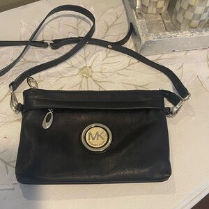 Micheal Kors Black leather cross body w gold hardware